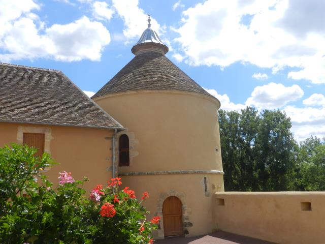 Château de Haut Eclair - vue sur le pigeonnier 