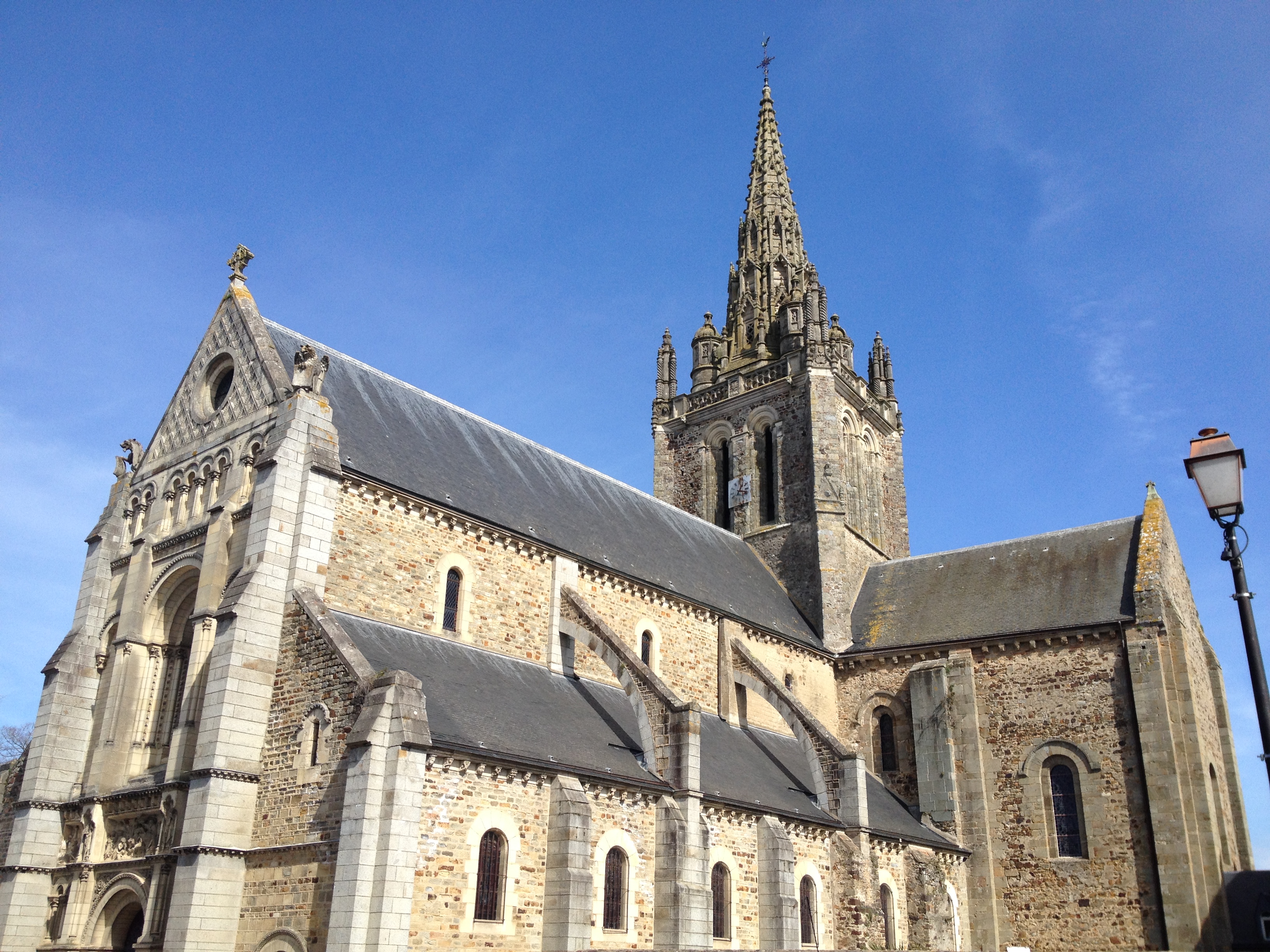 Basilique Notre-Dame d'Avesnières (Laval) | Tourism portal