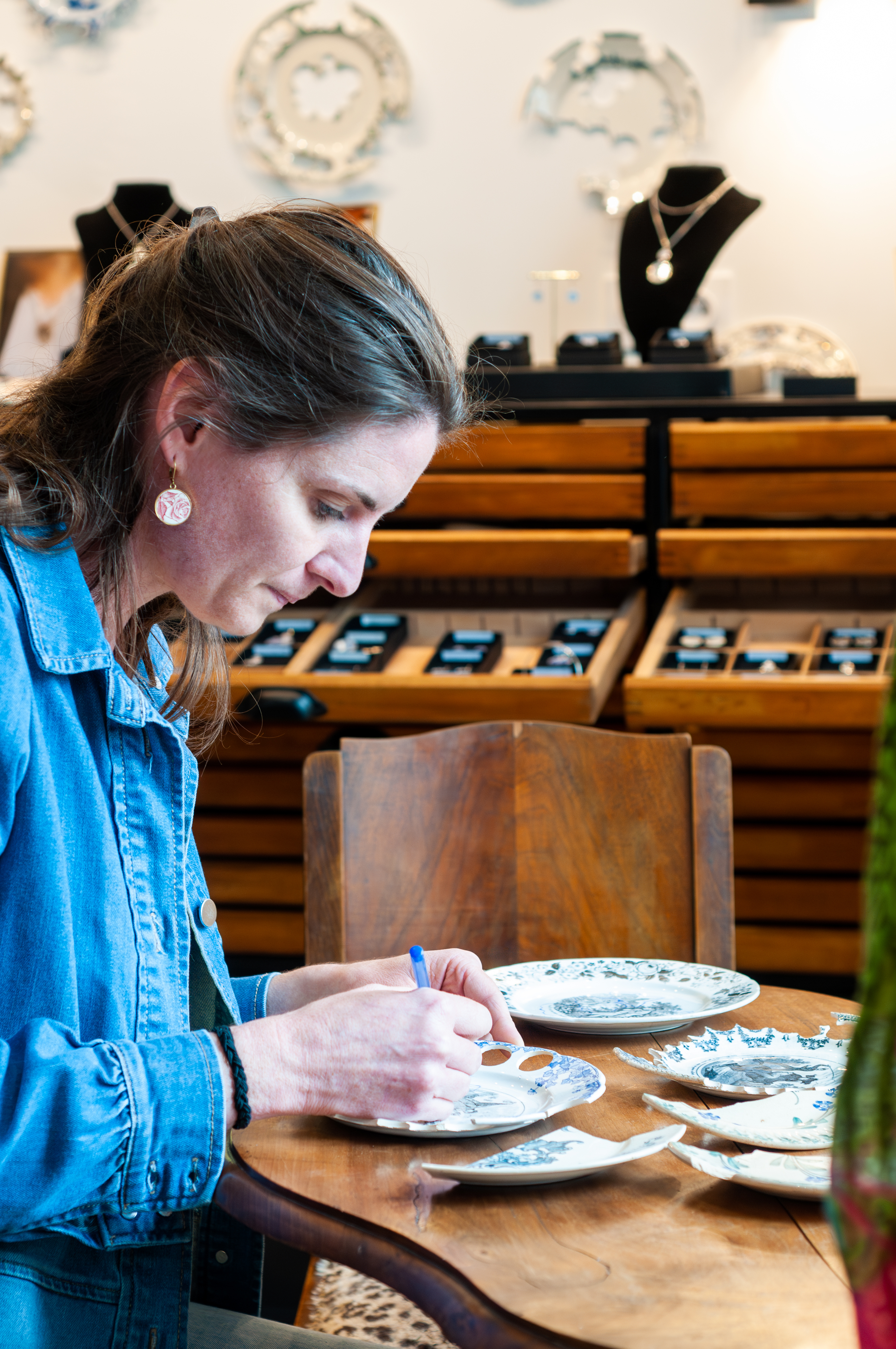 Jeudi du savoir-faire : Visite de l’atelier Vézanne – Bijoux en faïence