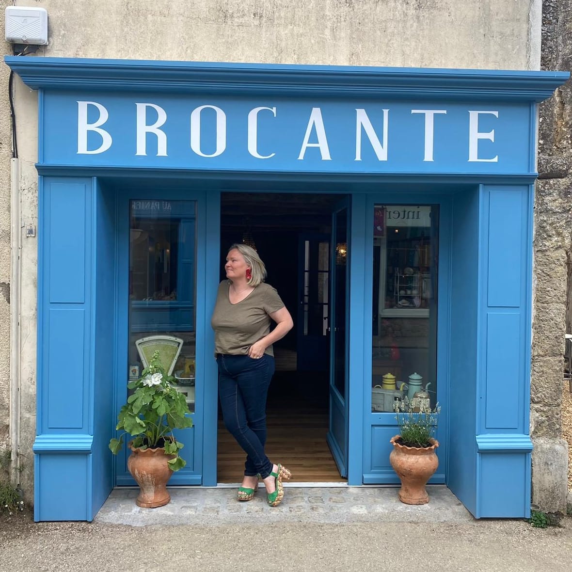 Brocante Quand Marie-Madeleine chine