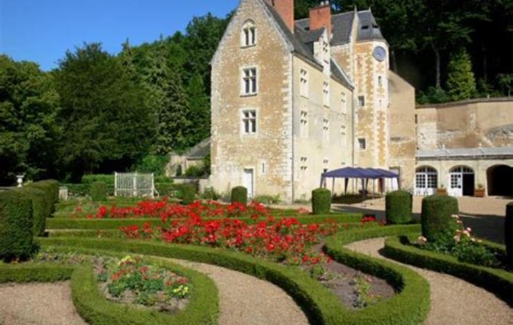 Chateau-de-Courtanvaux-5db71fe174204e5fad851257f4449355