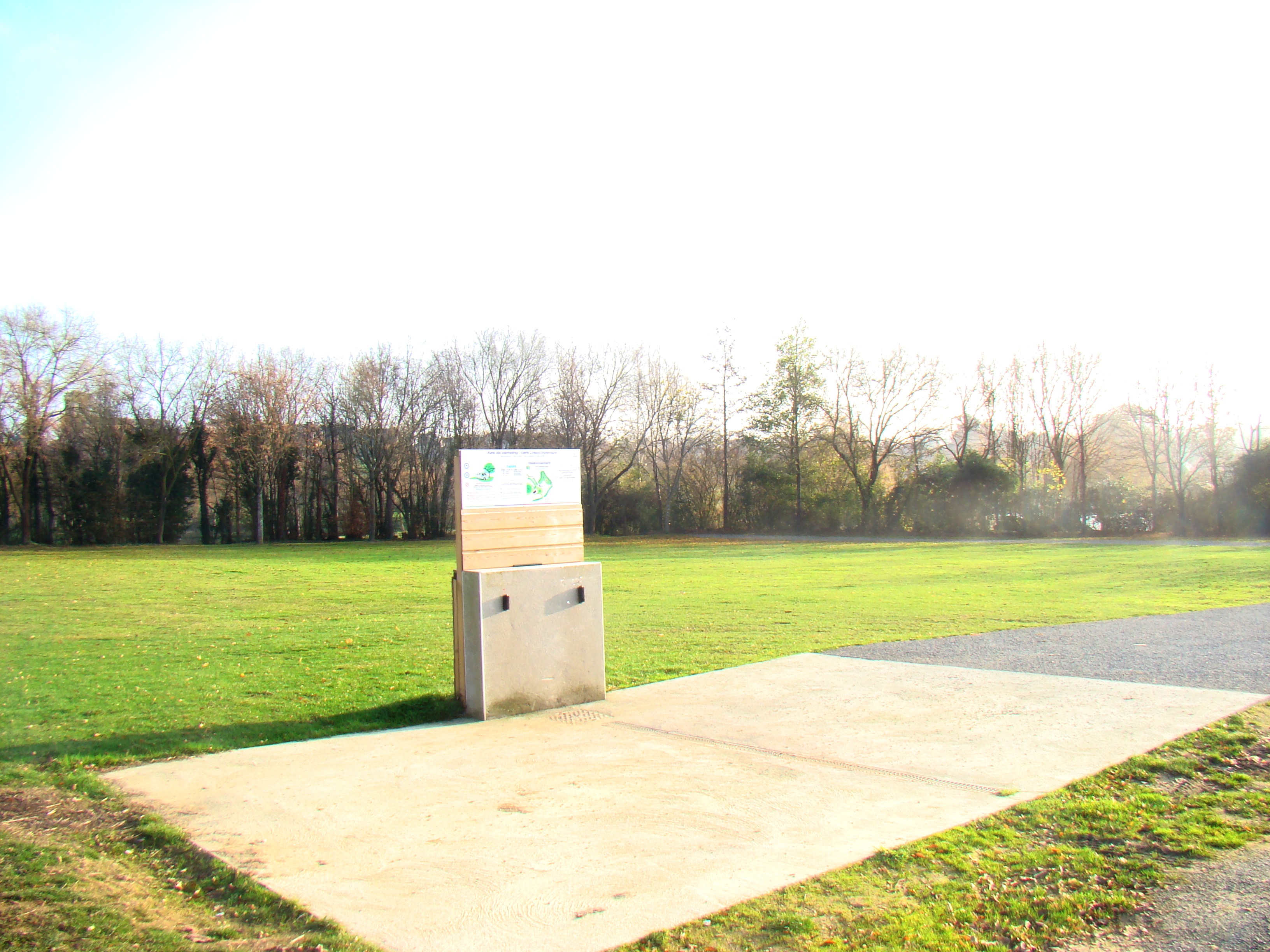 Aire de camping-cars Villiers-Charlemagne — photo 4