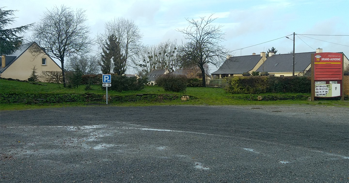 Grand-Auverné - Aire de Stationnement