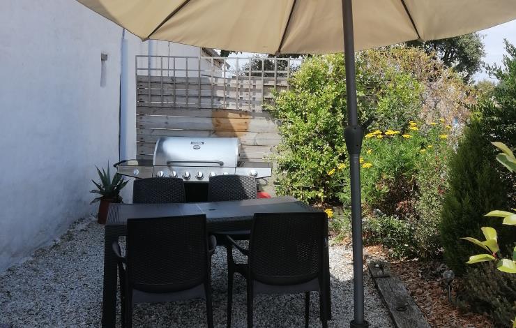 Appartement private garden and BBQ