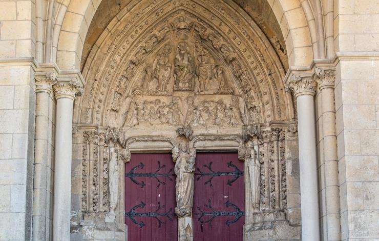 Porche gothique, église Notre-Dame-de-l'Assomption