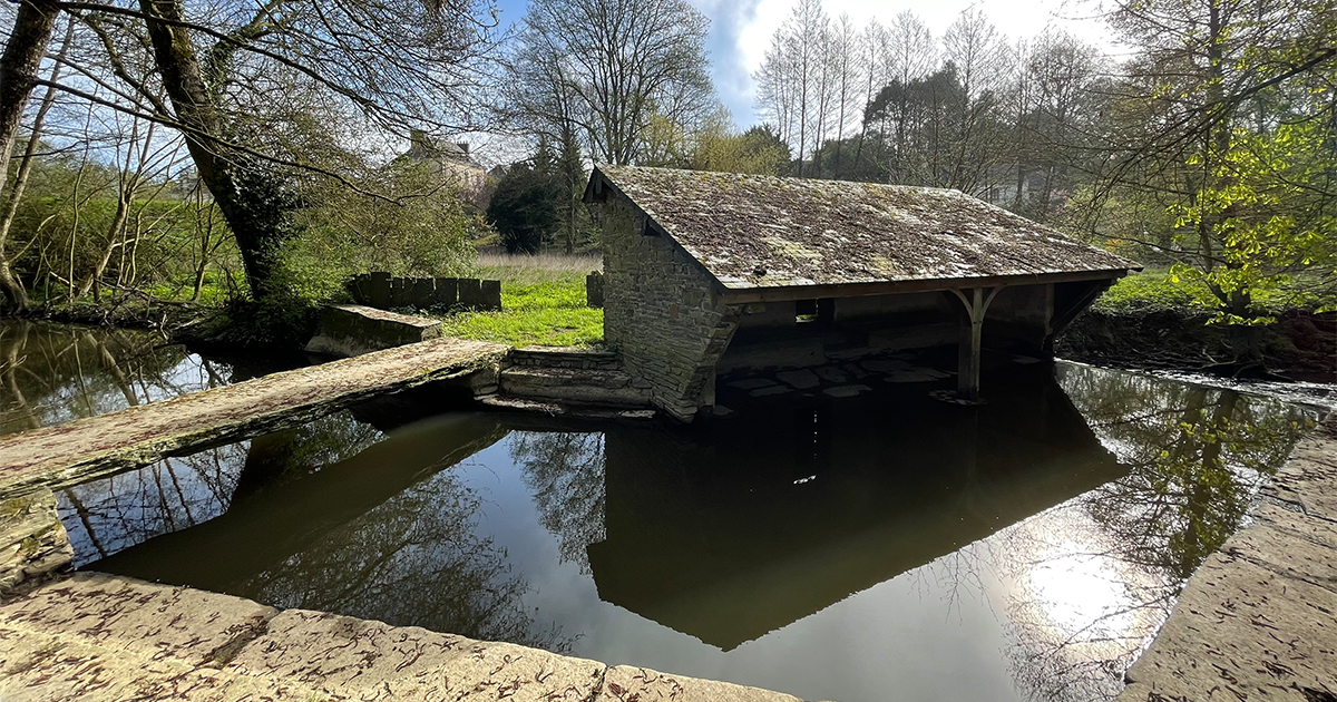 Saint Julien de Vouvantes - Lavoir