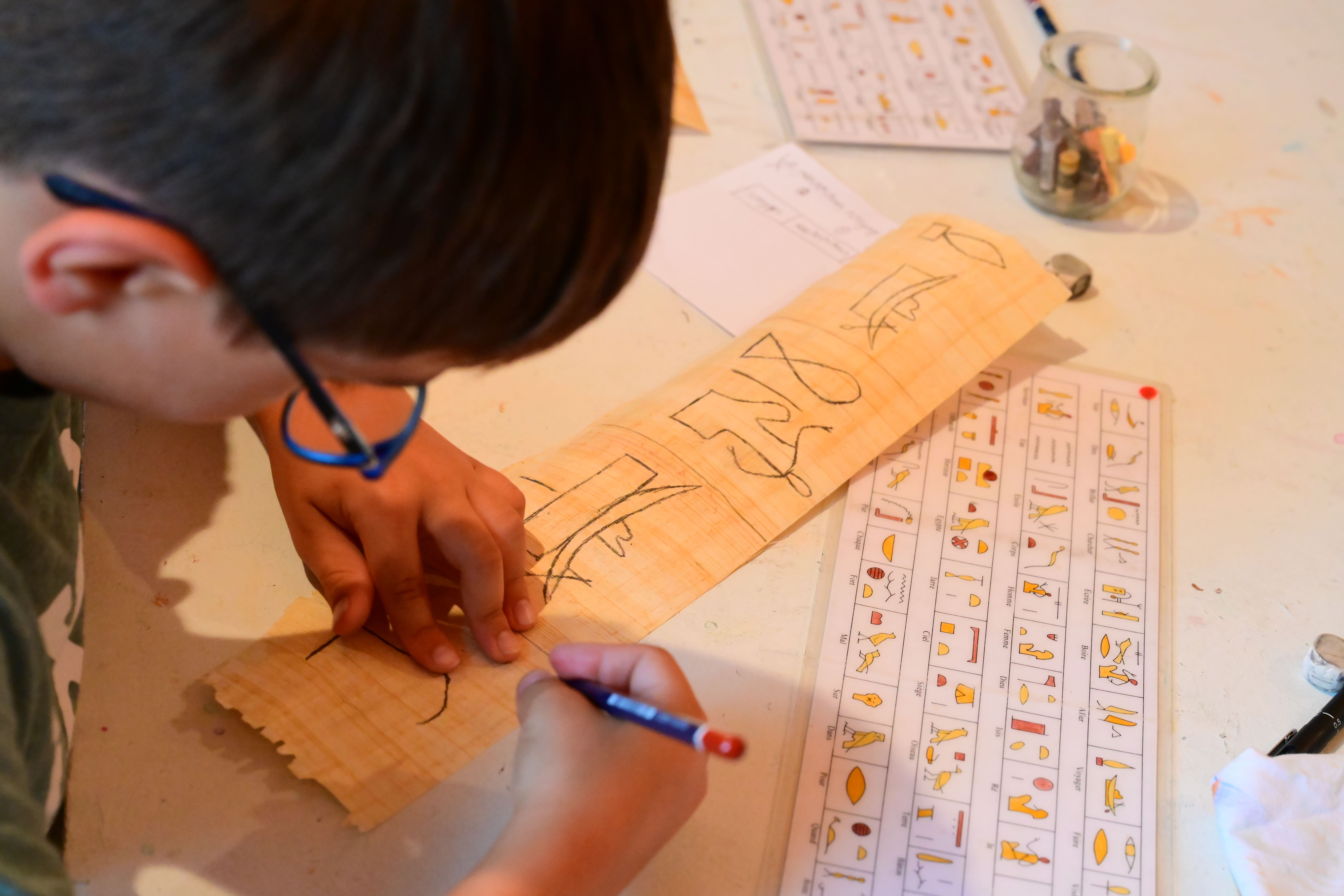 Atelier famille « écrire en hiéroglyphes »