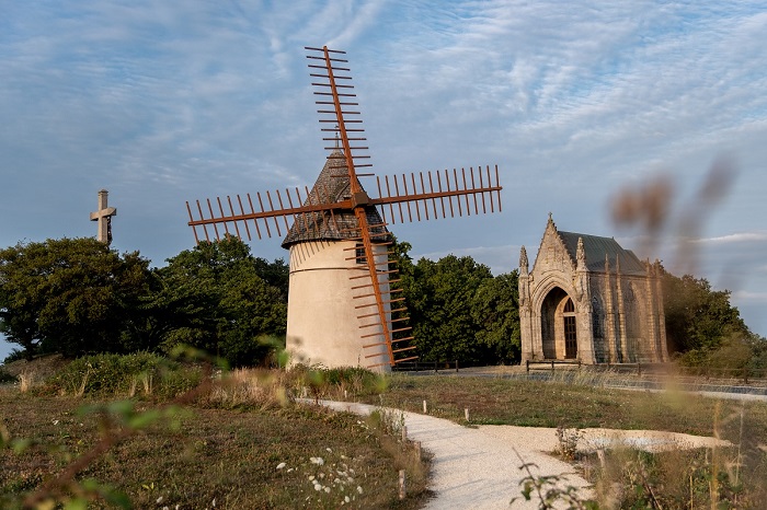Les Herbiers : DES TOURS AUX HERBIERS - Le MONT DES ALOUETTES AU 20ème SIECLE