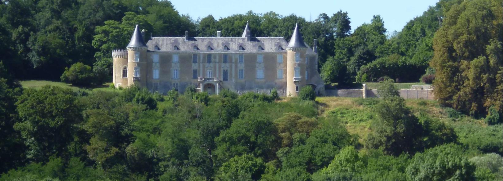 Chateau De La Flotte Loir En Vallee Meubles Tourisme En Sarthe