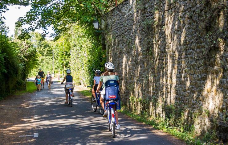 Vélos-rando-Abbaye-de-Solesmes
