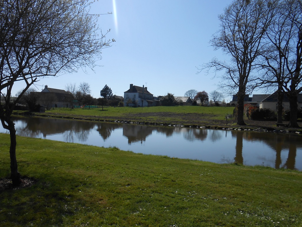 Aire de la coulée verte - Saint-Michel-et-Chanveaux — photo 4