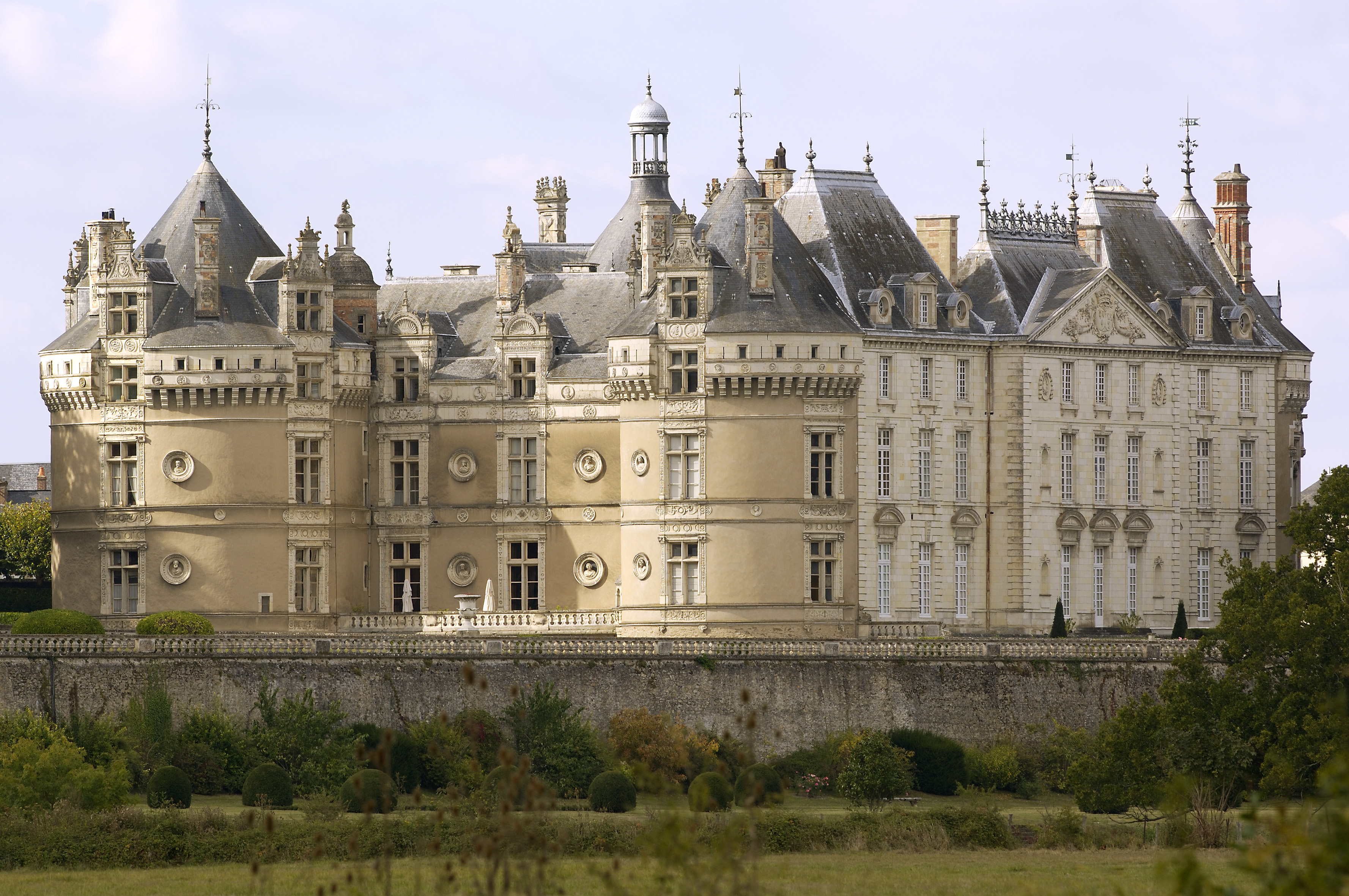 un château - 26 juillet - ajonc Bravo Martine Chateau-vue-generale---copie-