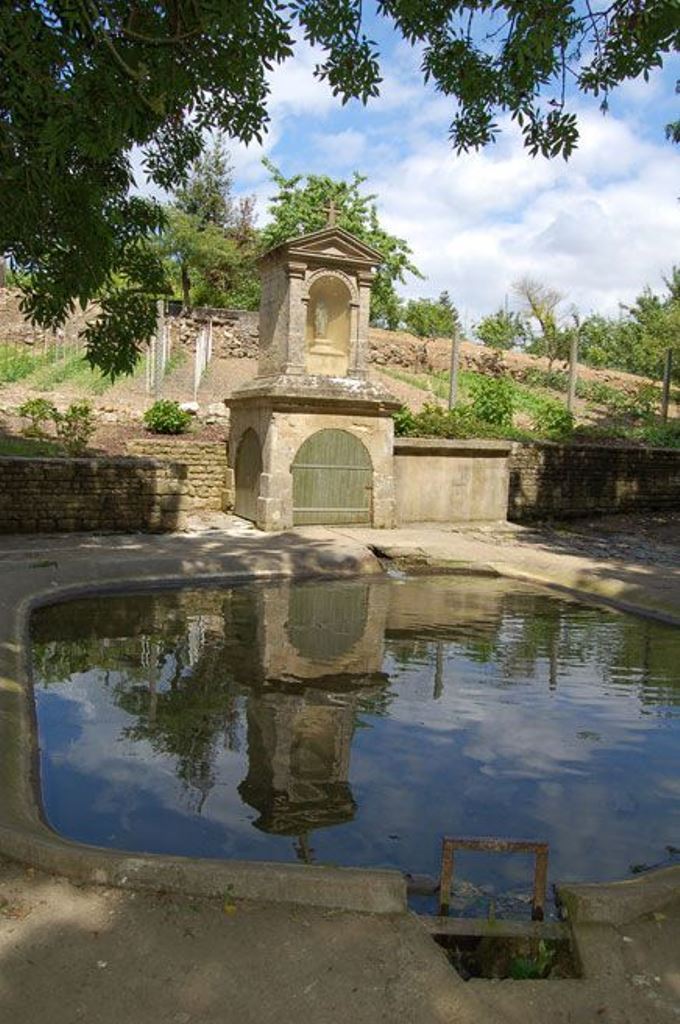 fontaine-charzais-fontenay-le-comte-85-pcu-1